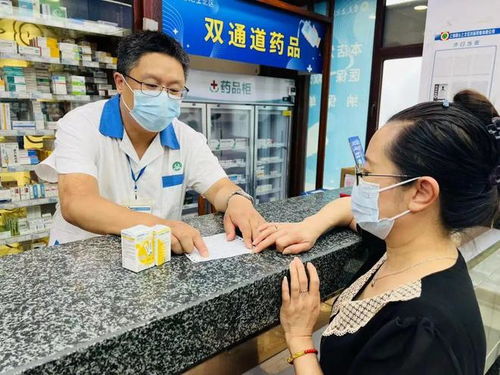 专业药品回收工作人员操作