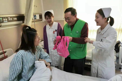 患者家属咨询医生