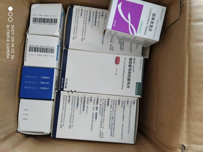 一堆闲置的靶向药盒子